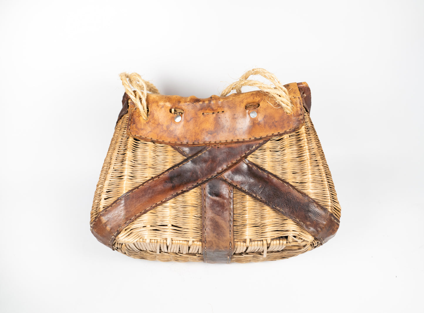 Vintage Wicker Fish Creel. Lot #102